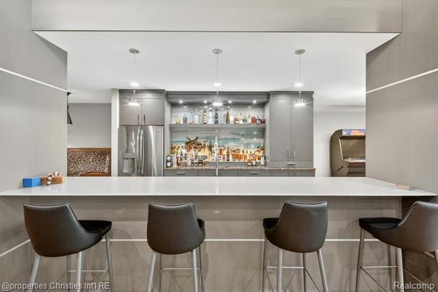 Builiding view sixty five for 22635 Evergreen, Novi, MI. 48374