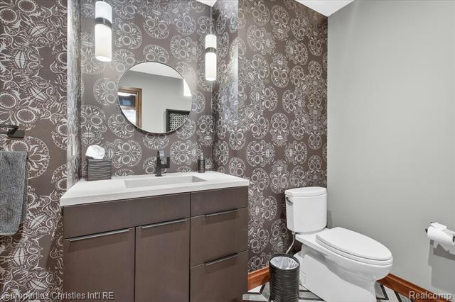 Builiding view sixty three for 22635 Evergreen, Novi, MI. 48374