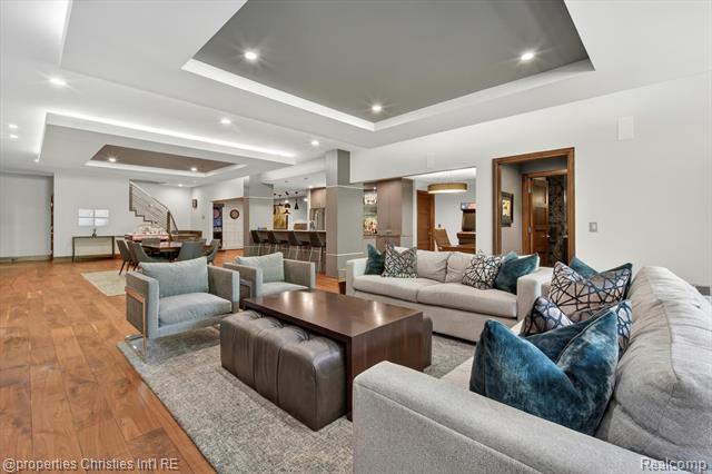 Builiding view sixty for 22635 Evergreen, Novi, MI. 48374
