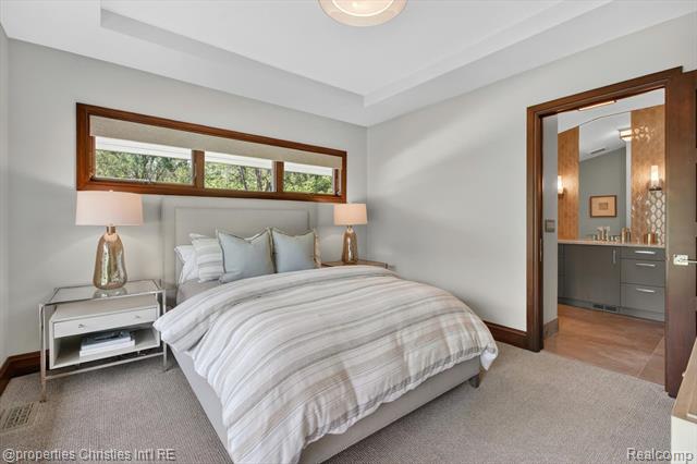 Builiding view thirty five for 22635 Evergreen, Novi, MI. 48374