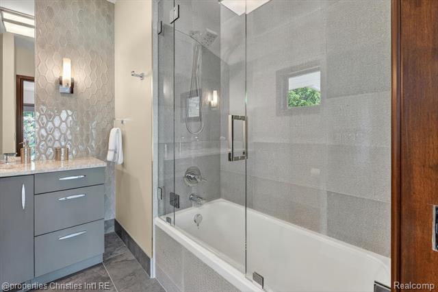 Builiding view thirty six for 22635 Evergreen, Novi, MI. 48374