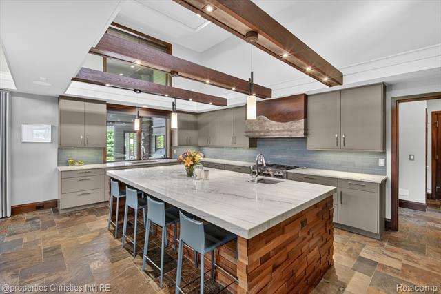 Builiding view twenty seven for 22635 Evergreen, Novi, MI. 48374