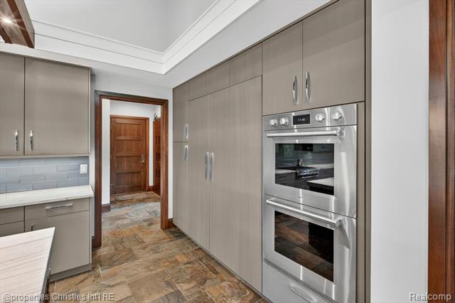Builiding view twenty six for 22635 Evergreen, Novi, MI. 48374