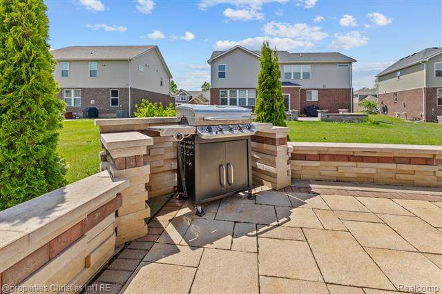 Builiding view forty five for 25885 Tennyson, Novi, MI. 48374