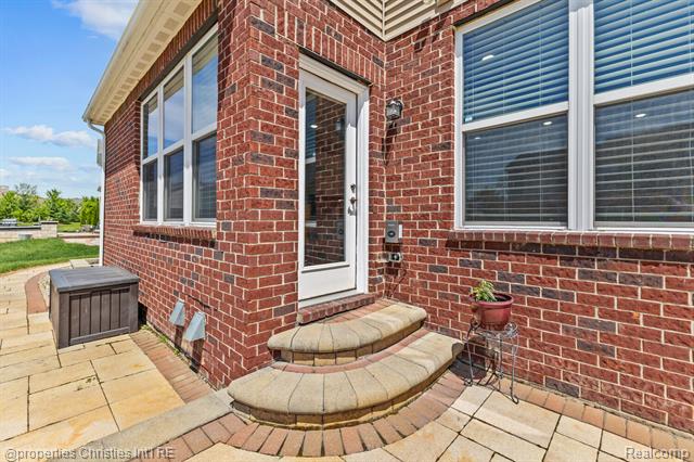 Builiding view forty seven for 25885 Tennyson, Novi, MI. 48374