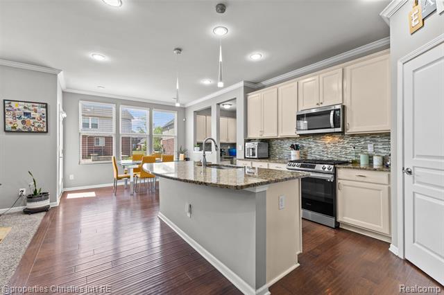 Builiding view seven for 25885 Tennyson, Novi, MI. 48374