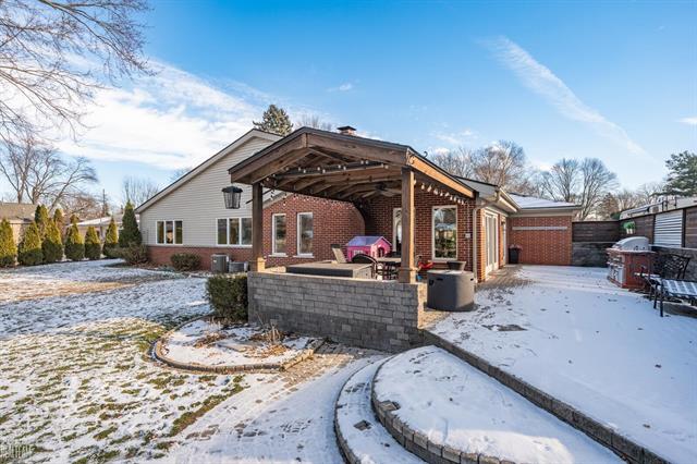 Builiding view thirty five for 38867 Winkler, Harrison Township, MI. 48045