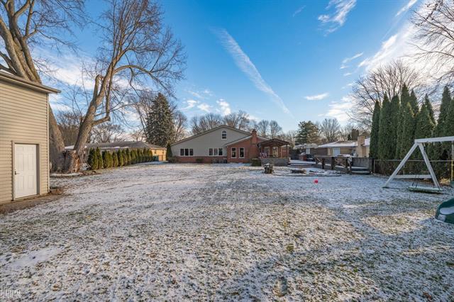 Builiding view thirty three for 38867 Winkler, Harrison Township, MI. 48045