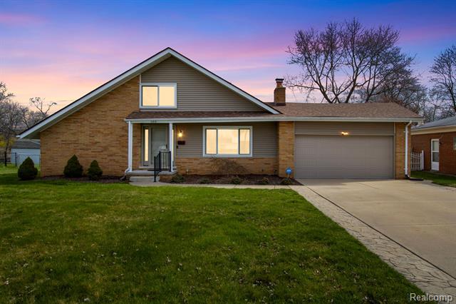 front view for 185 Clinton River Dr, Mount Clemens, Mi. 48043