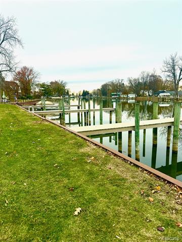 Builiding view twenty nine for 38846 Hampton, Harrison Township, MI. 48045