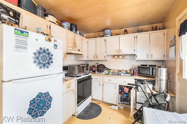 Builiding view eight for 39721 Camp, Harrison Township, MI. 48045