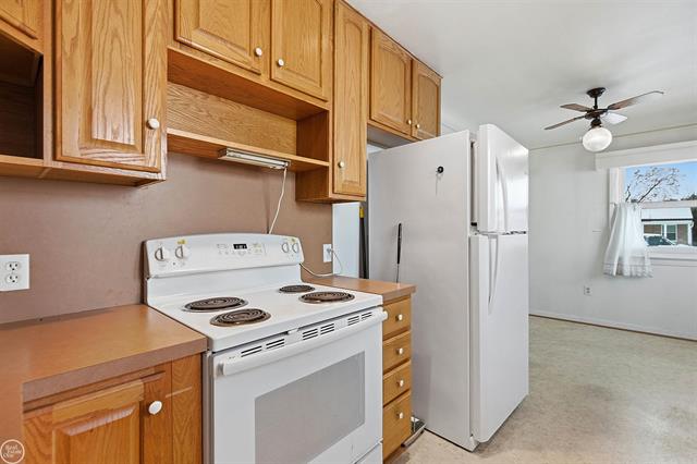 Builiding view eight for 21227 Hillcrest, Clinton Township, MI. 48036