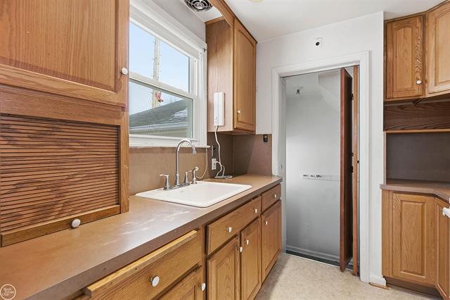 Builiding view seven for 21227 Hillcrest, Clinton Township, MI. 48036