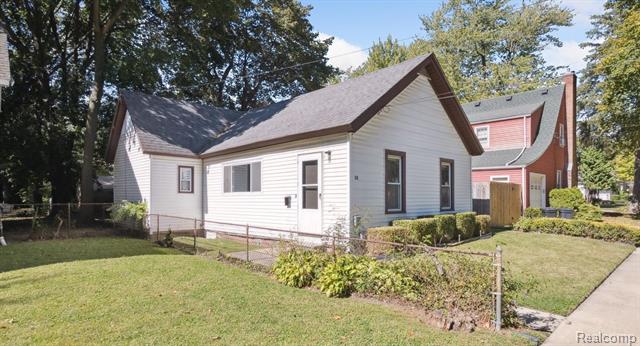 front view for 17 Madison St, Mount Clemens, Mi. 48043
