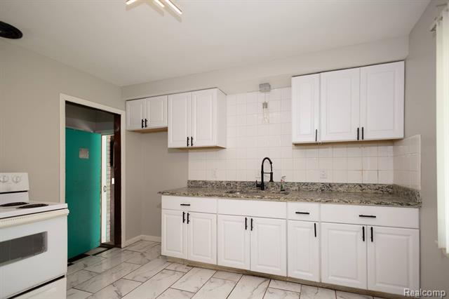 Builiding view two for 245 N Broadway, Mount Clemens, MI. 48043