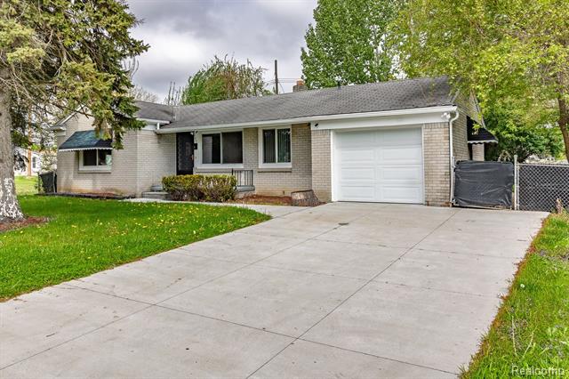 front view for 245 N Broadway St, Mount Clemens, Mi. 48043