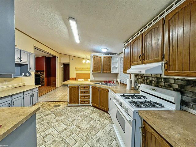 Builiding view eleven for 43432 Meadowlark, Clinton Township, MI. 48036