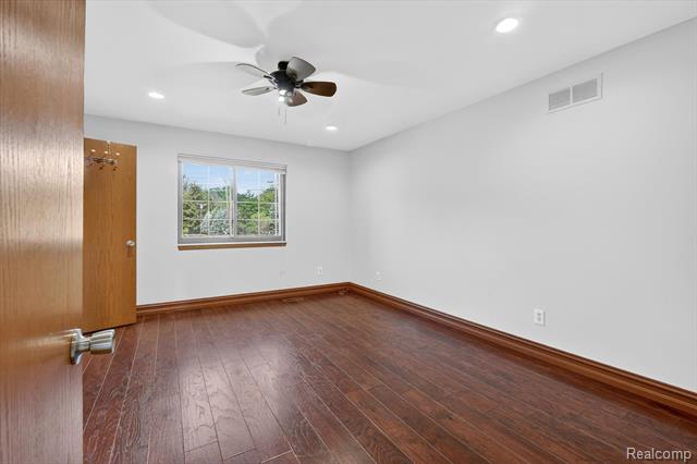 Builiding view nineteen for 43325 Nebel Tr, Clinton Township, MI. 48038