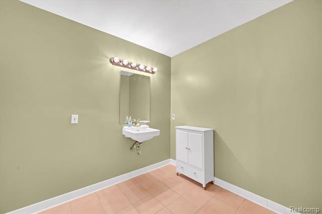 Builiding view fifteen for 44680 Elizabeth, Clinton Township, MI. 48036