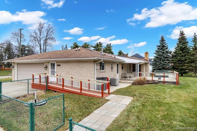 Builiding view twenty five for 44680 Elizabeth, Clinton Township, MI. 48036