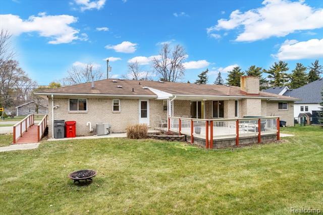 Builiding view twenty three for 44680 Elizabeth, Clinton Township, MI. 48036