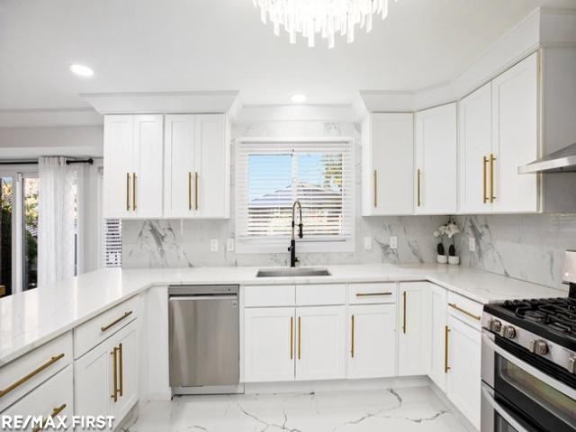 Builiding view fifteen for 18765 Riverside Glen, Macomb, MI. 48044