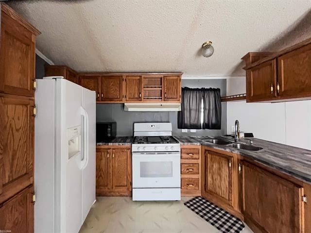 Builiding view five for 45130 Sheri, Macomb, MI. 48044