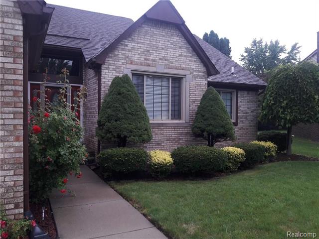 front view for 44500 Manitou Dr, Clinton Township, Mi. 48038