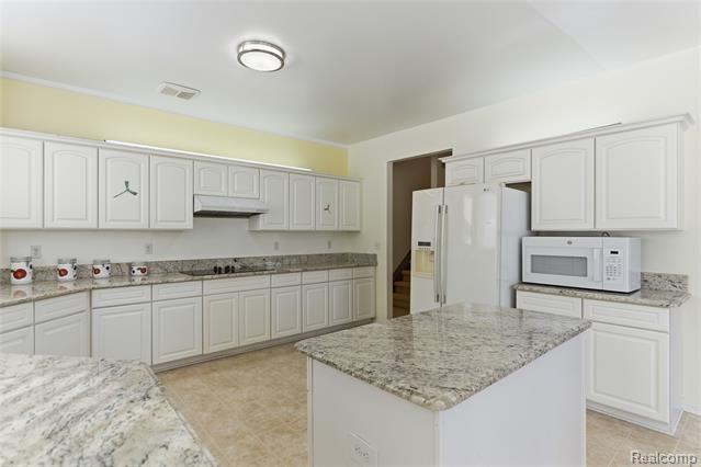 Builiding view eighteen for 19573 Potomac, Macomb, MI. 48044