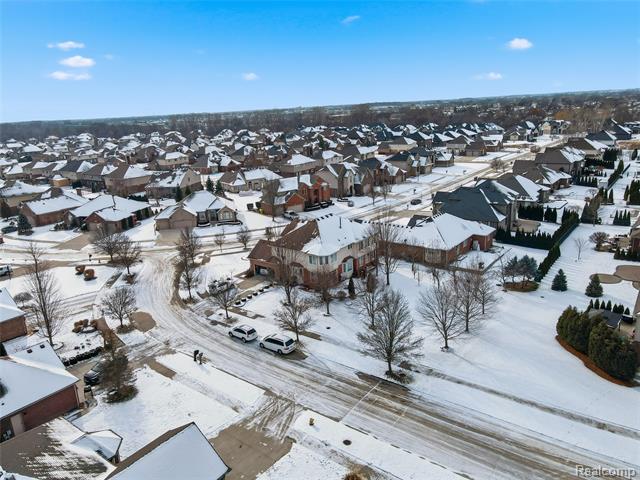 Builiding view fifty two for 19573 Potomac, Macomb, MI. 48044