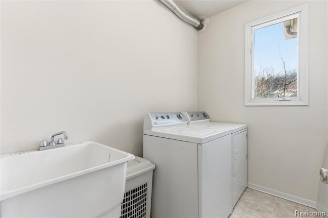 Builiding view forty for 19573 Potomac, Macomb, MI. 48044