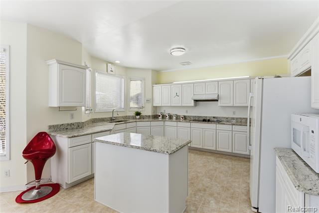 Builiding view seventeen for 19573 Potomac, Macomb, MI. 48044