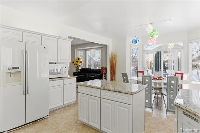 Builiding view sixteen for 19573 Potomac, Macomb, MI. 48044