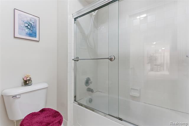 Builiding view thirty eight for 19573 Potomac, Macomb, MI. 48044