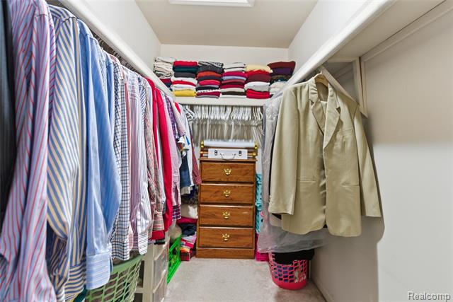 Builiding view thirty one for 19573 Potomac, Macomb, MI. 48044