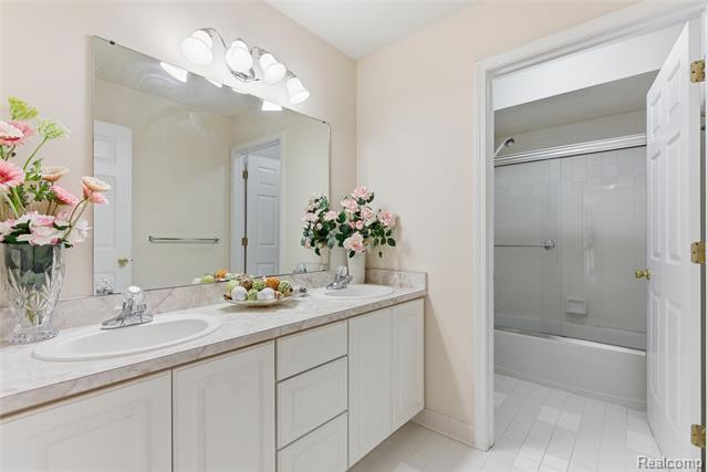 Builiding view thirty seven for 19573 Potomac, Macomb, MI. 48044