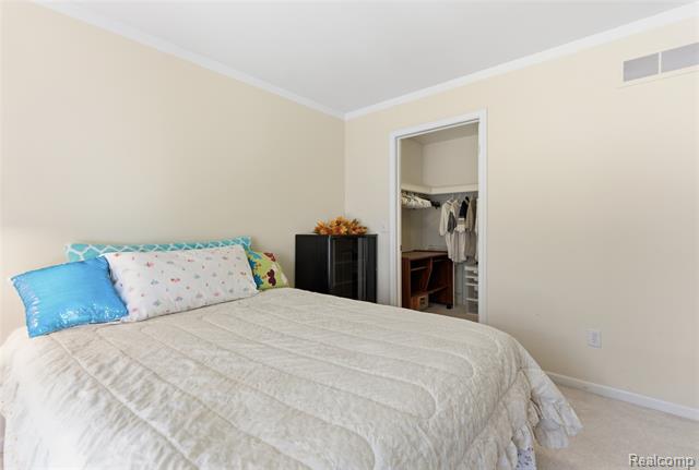 Builiding view thirty two for 19573 Potomac, Macomb, MI. 48044