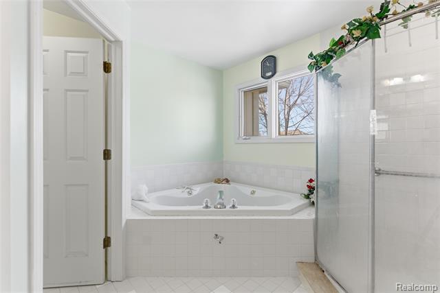 Builiding view thirty for 19573 Potomac, Macomb, MI. 48044