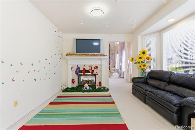 Builiding view twenty for 19573 Potomac, Macomb, MI. 48044