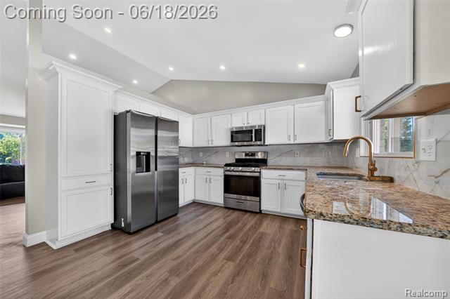 Builiding view ten for 45925 Ashwood, Macomb, MI. 48044