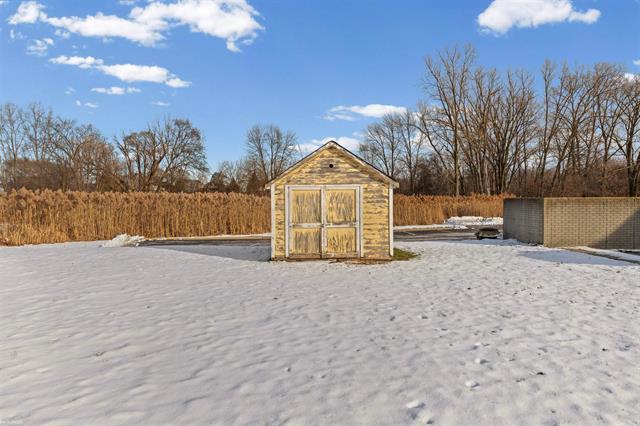 Builiding view thirty one for 46730 Romeo Plank, Macomb, MI. 48044