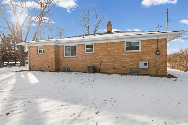 Builiding view twenty nine for 46730 Romeo Plank, Macomb, MI. 48044