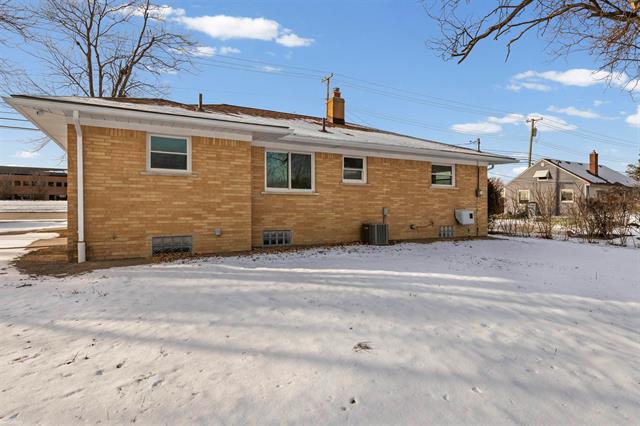 Builiding view twenty seven for 46730 Romeo Plank, Macomb, MI. 48044