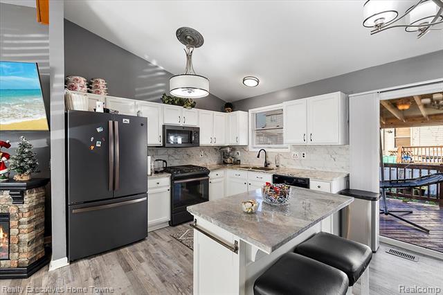 Builiding view fifteen for 46651 Heather, New Baltimore, MI. 48051