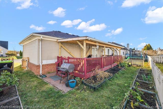 Builiding view five for 46651 Heather, New Baltimore, MI. 48051