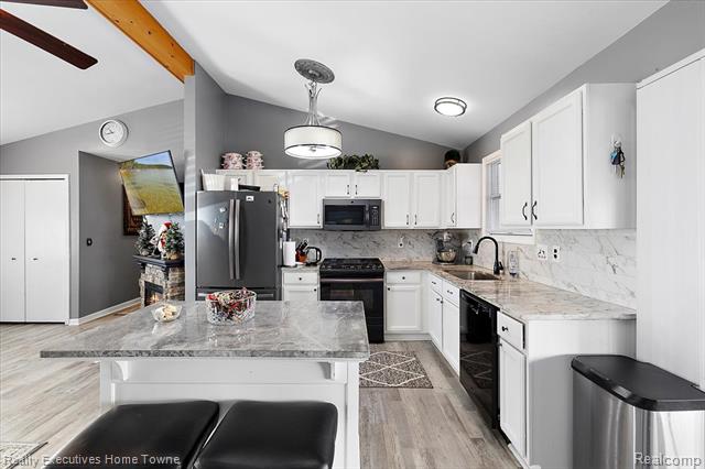 Builiding view sixteen for 46651 Heather, New Baltimore, MI. 48051