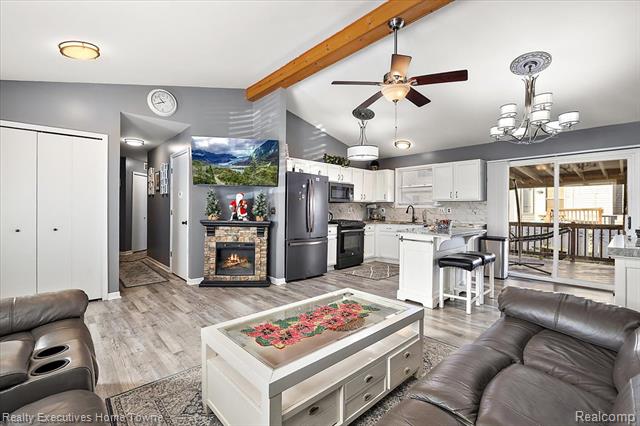 Builiding view thirteen for 46651 Heather, New Baltimore, MI. 48051