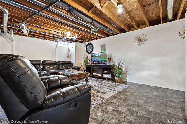 Builiding view thirty one for 46651 Heather, New Baltimore, MI. 48051