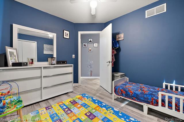 Builiding view twenty eight for 46651 Heather, New Baltimore, MI. 48051