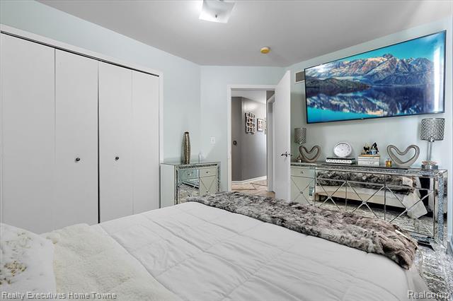 Builiding view twenty five for 46651 Heather, New Baltimore, MI. 48051